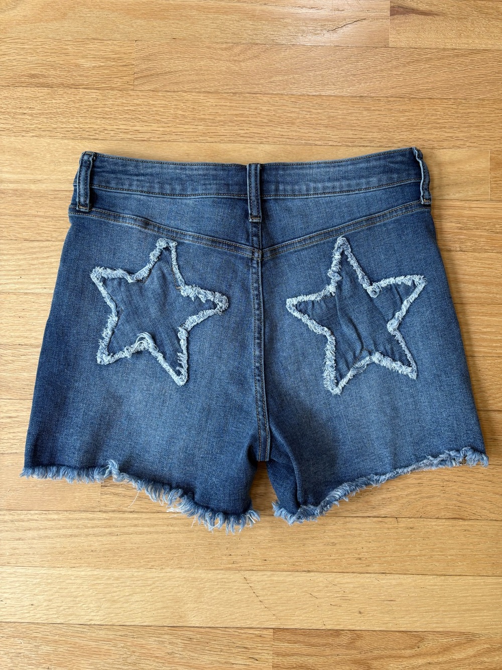 Harper Heritage Star Jean Shorts Size 27 in Excellent Condition